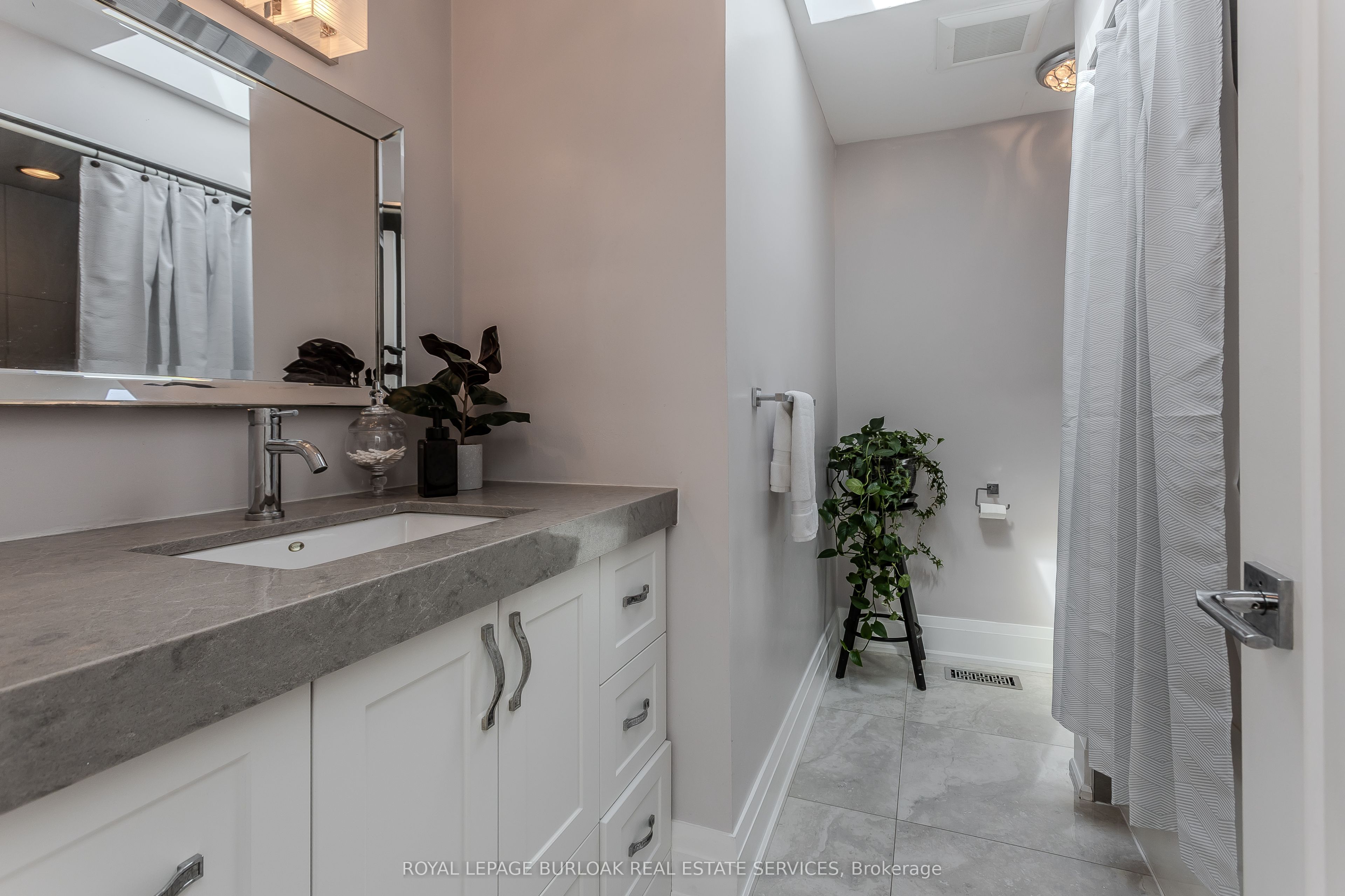 892 North Shore Boulevard W Property Photo 19