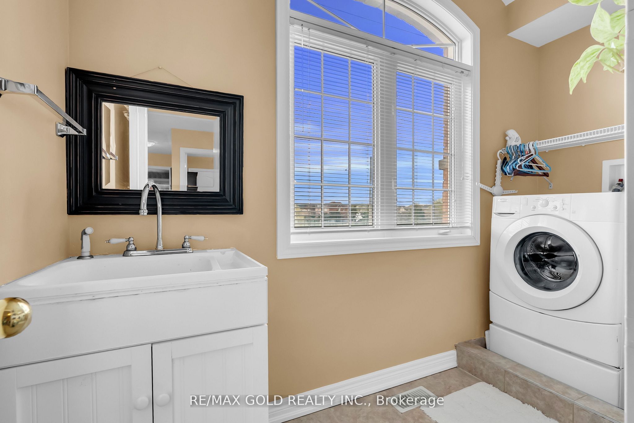 786 Fourth Line Property Photo 21