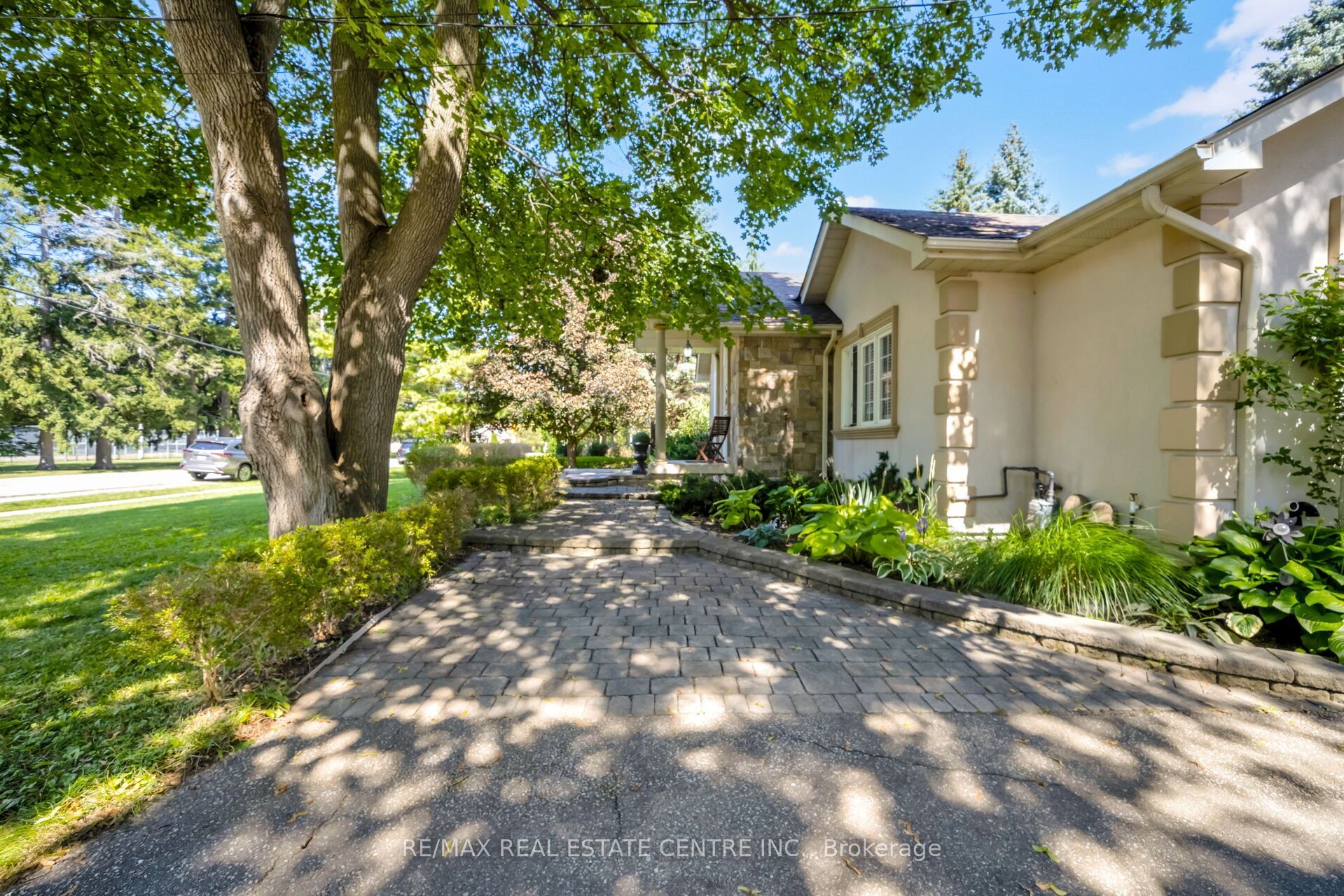 6961 Second Line W Property Photo 5