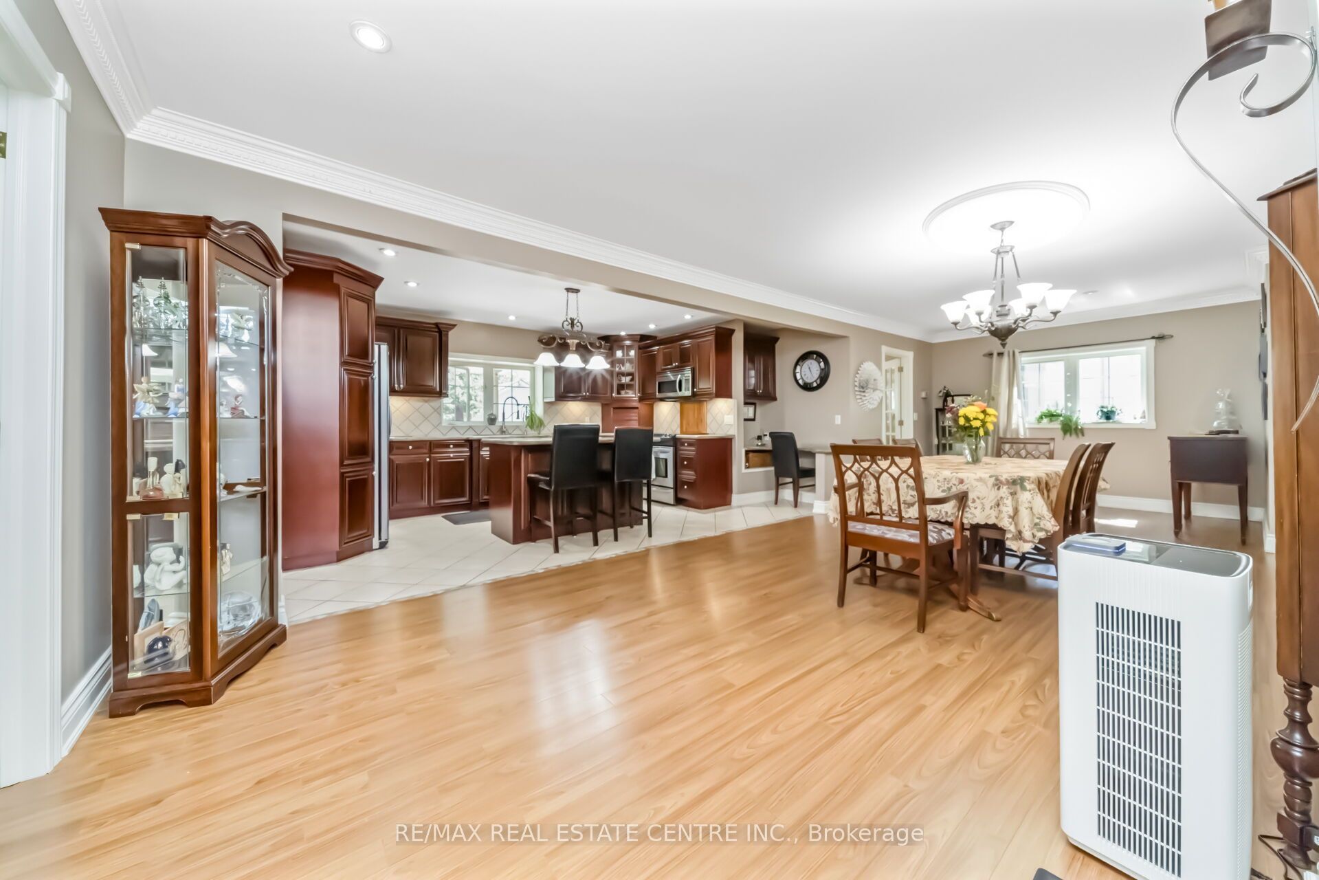 6961 Second Line W Property Photo 8