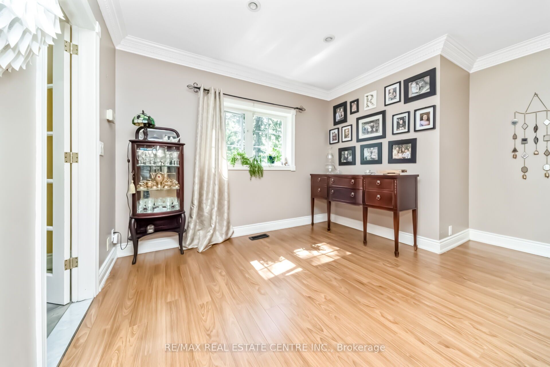 6961 Second Line W Property Photo 14
