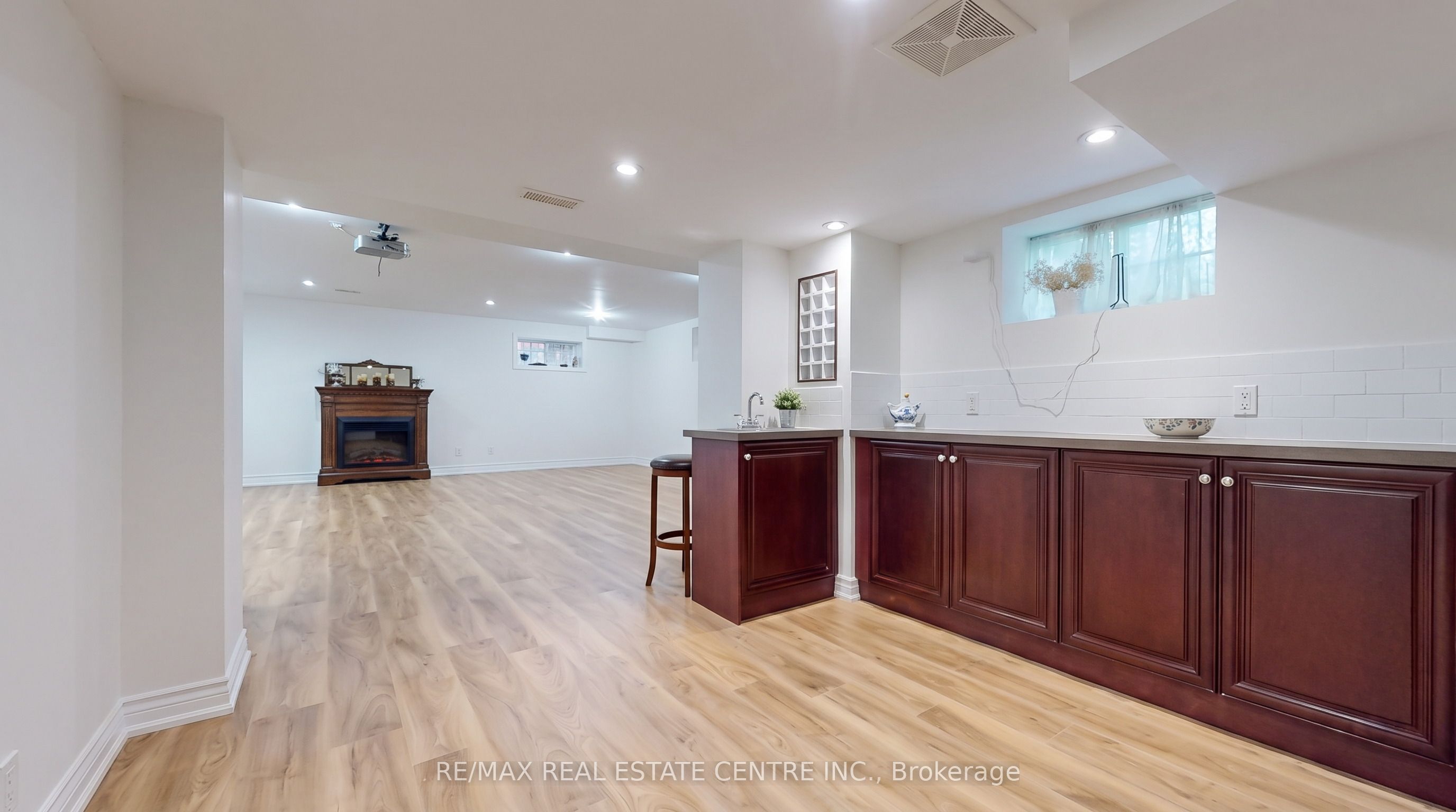6961 Second Line W Property Photo 31