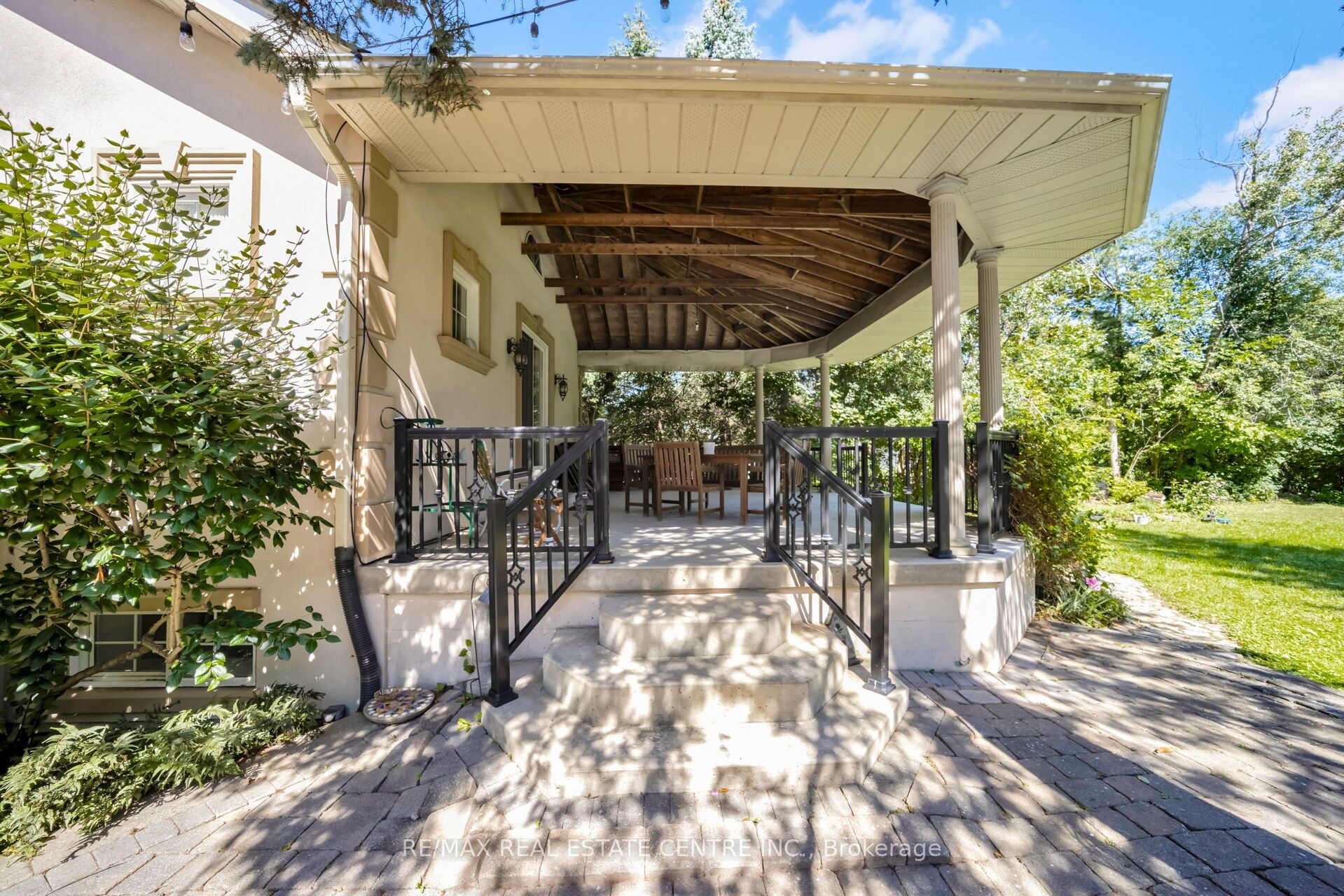 6961 Second Line W Property Photo 35