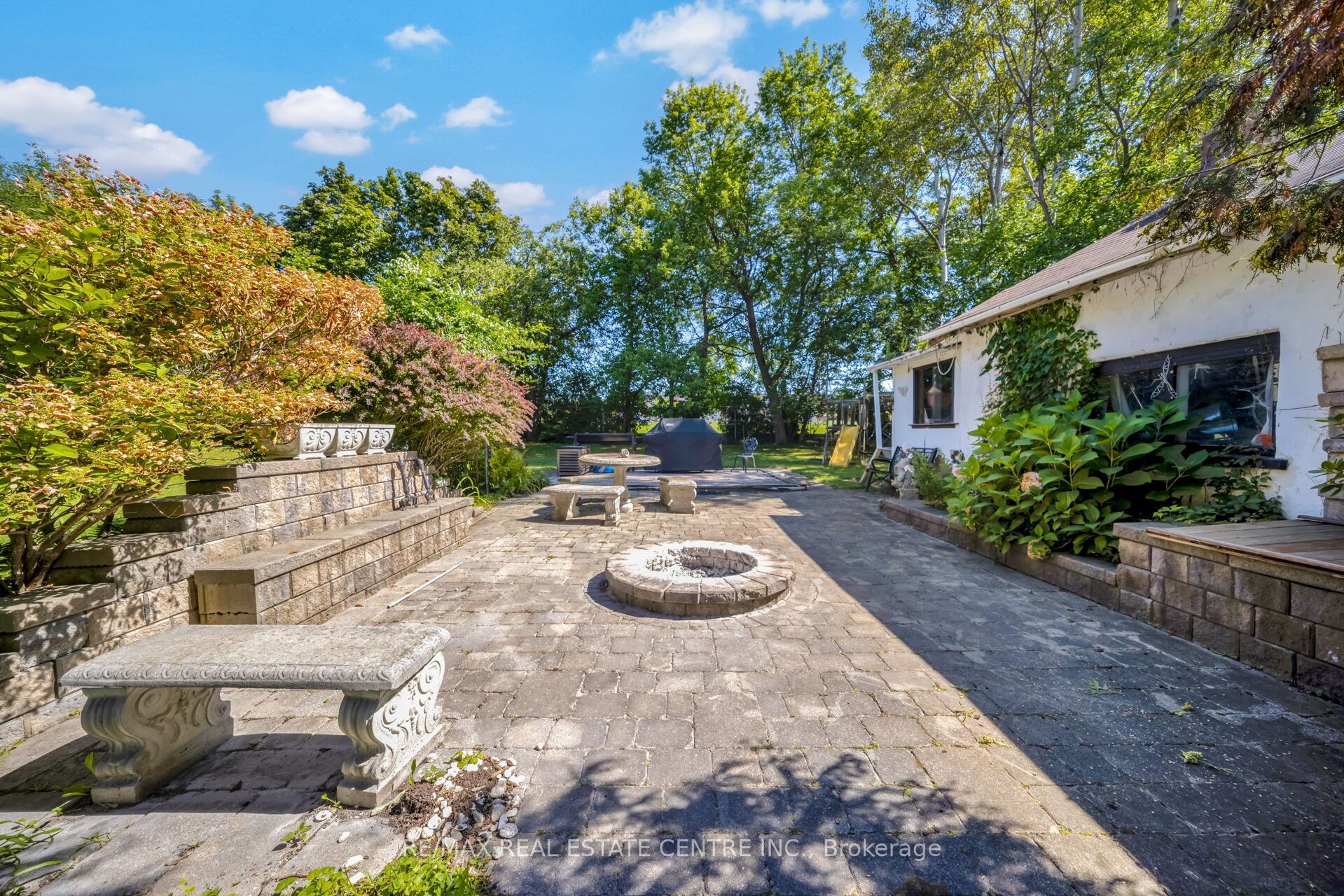 6961 Second Line W Property Photo 36