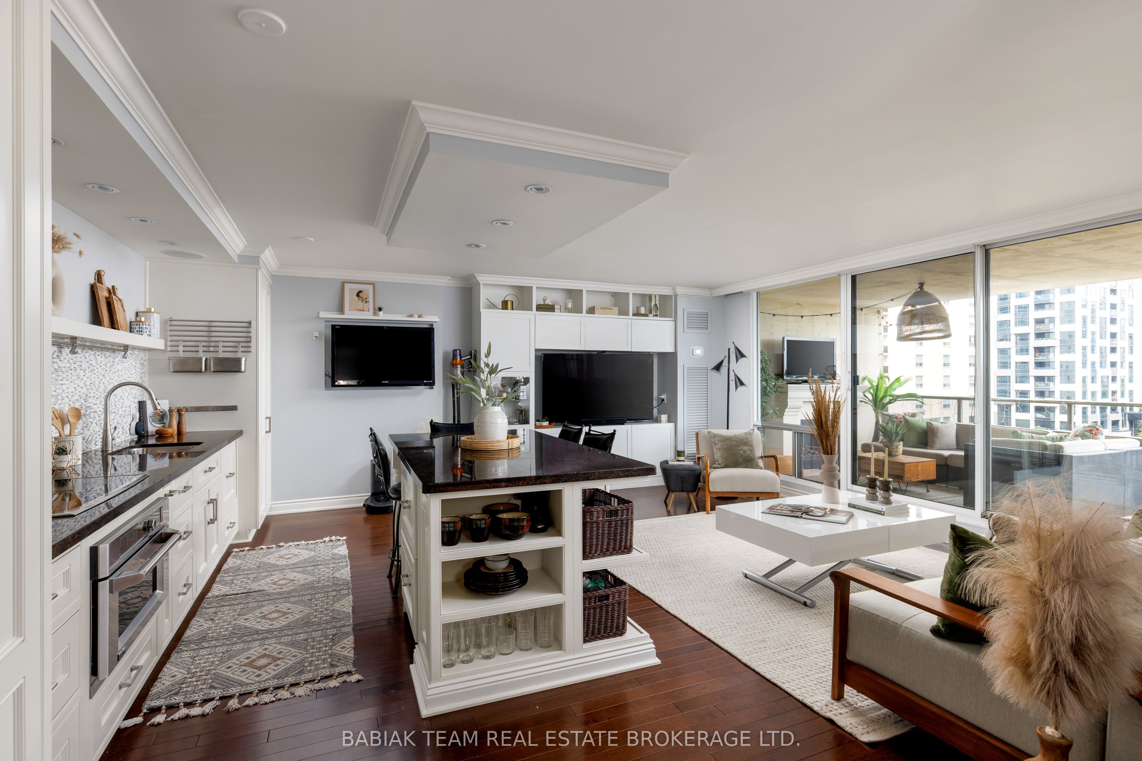 50 Quebec Avenue 705 Property Photo 3