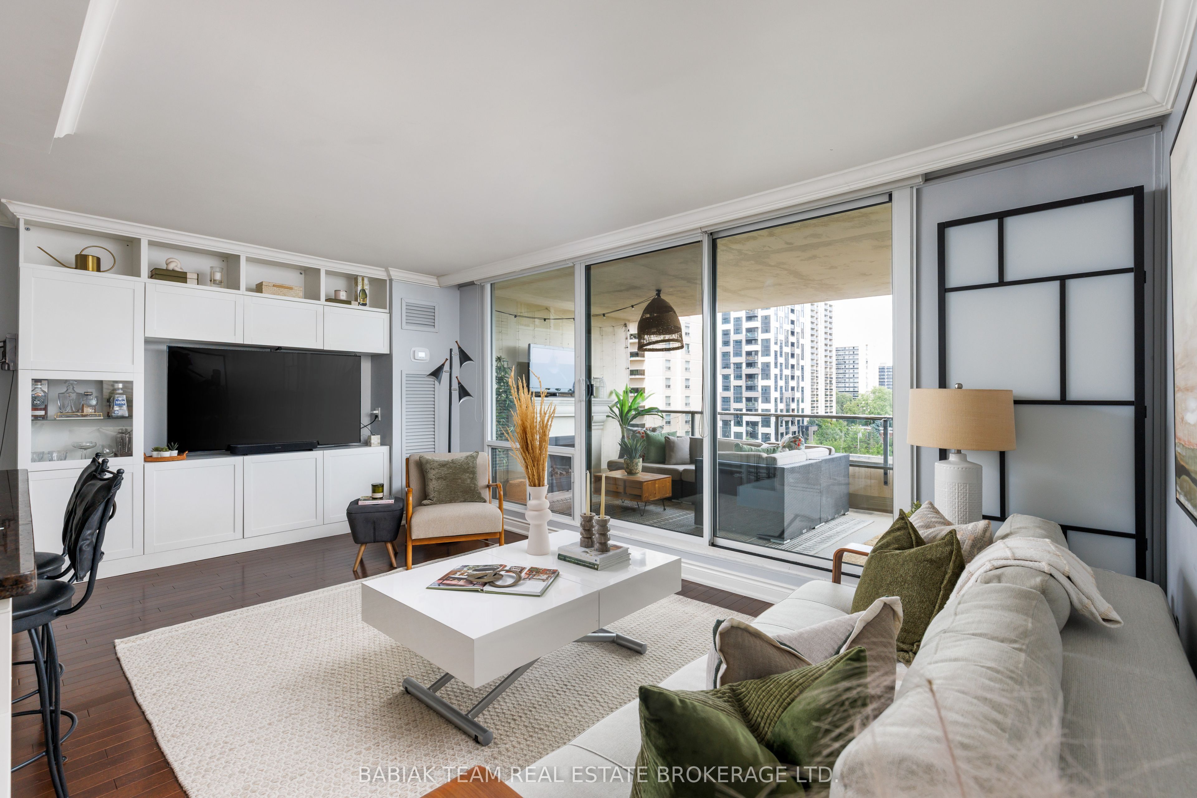 50 Quebec Avenue 705 Property Photo 4