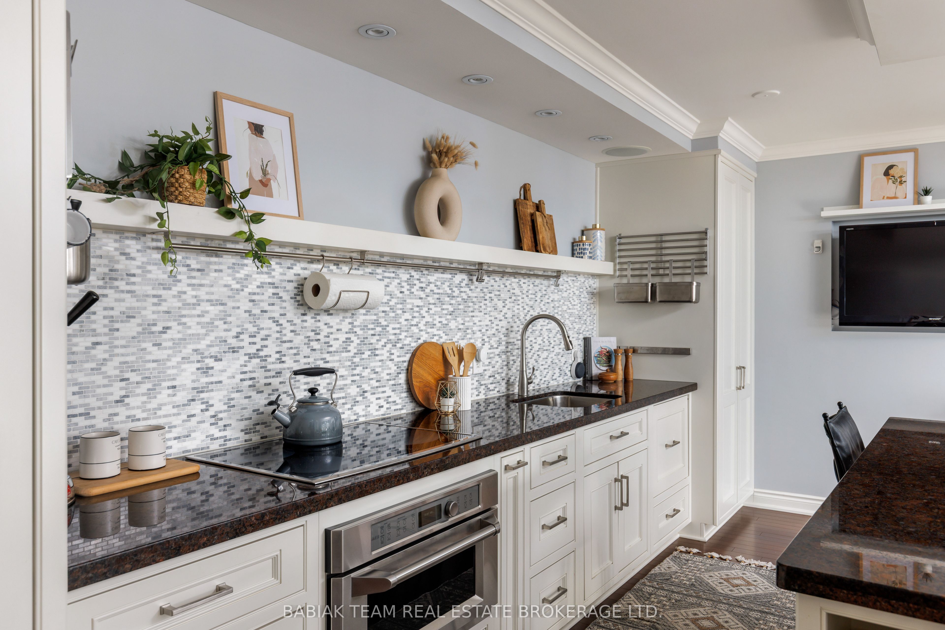 50 Quebec Avenue 705 Property Photo 11