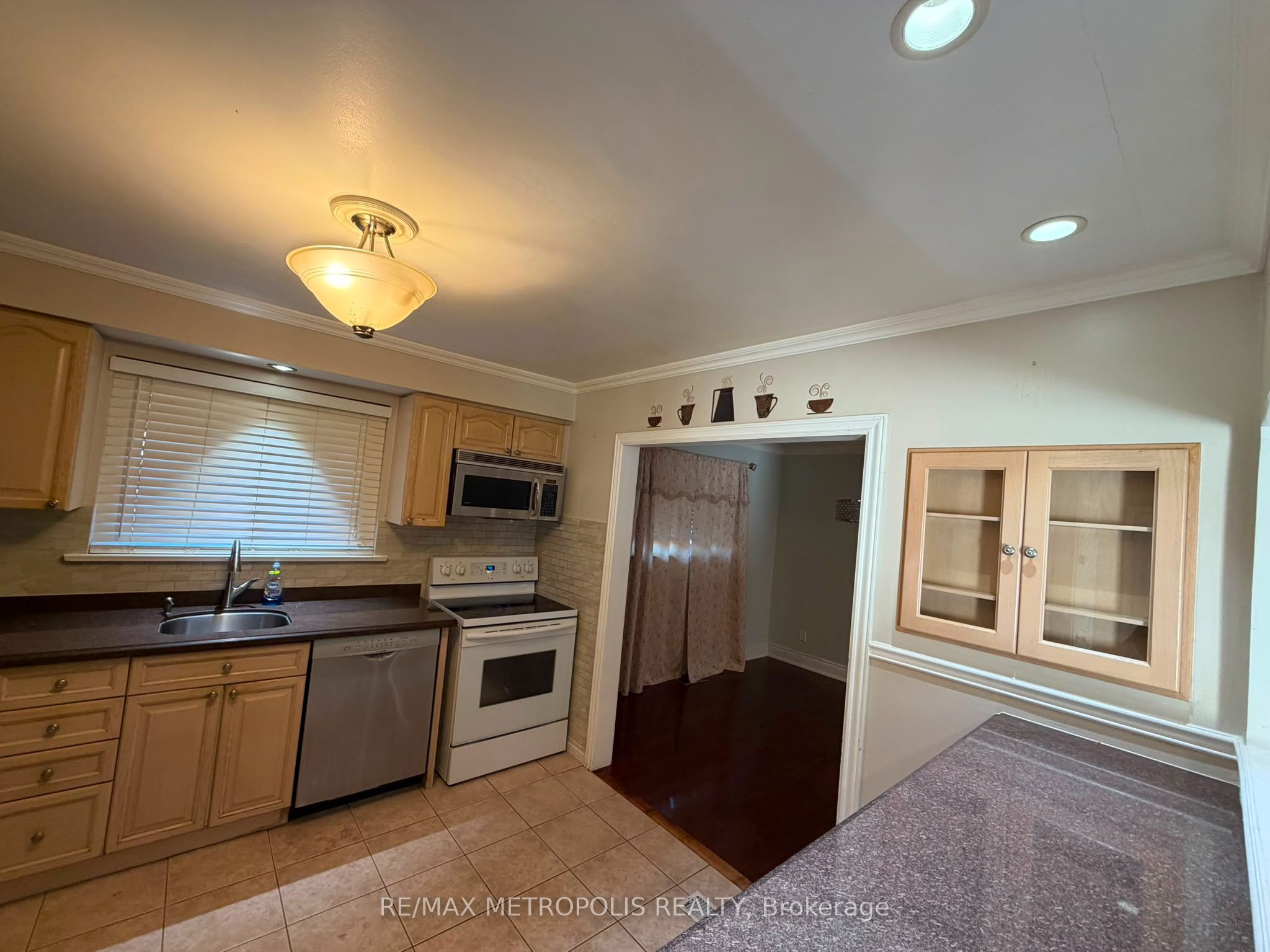 37 Carlyle Crescent Upper Property Photo 10