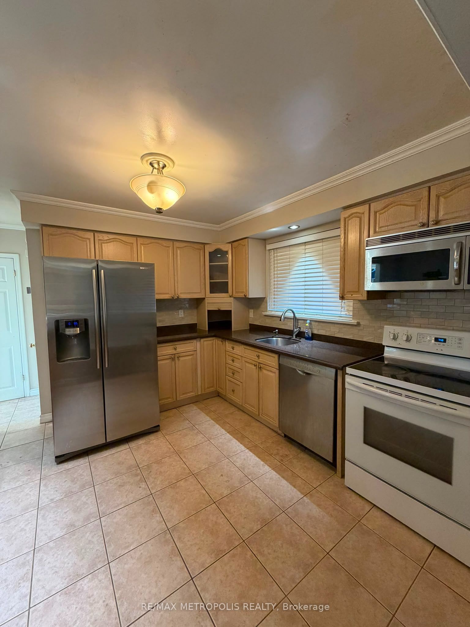 37 Carlyle Crescent Upper Property Photo 20