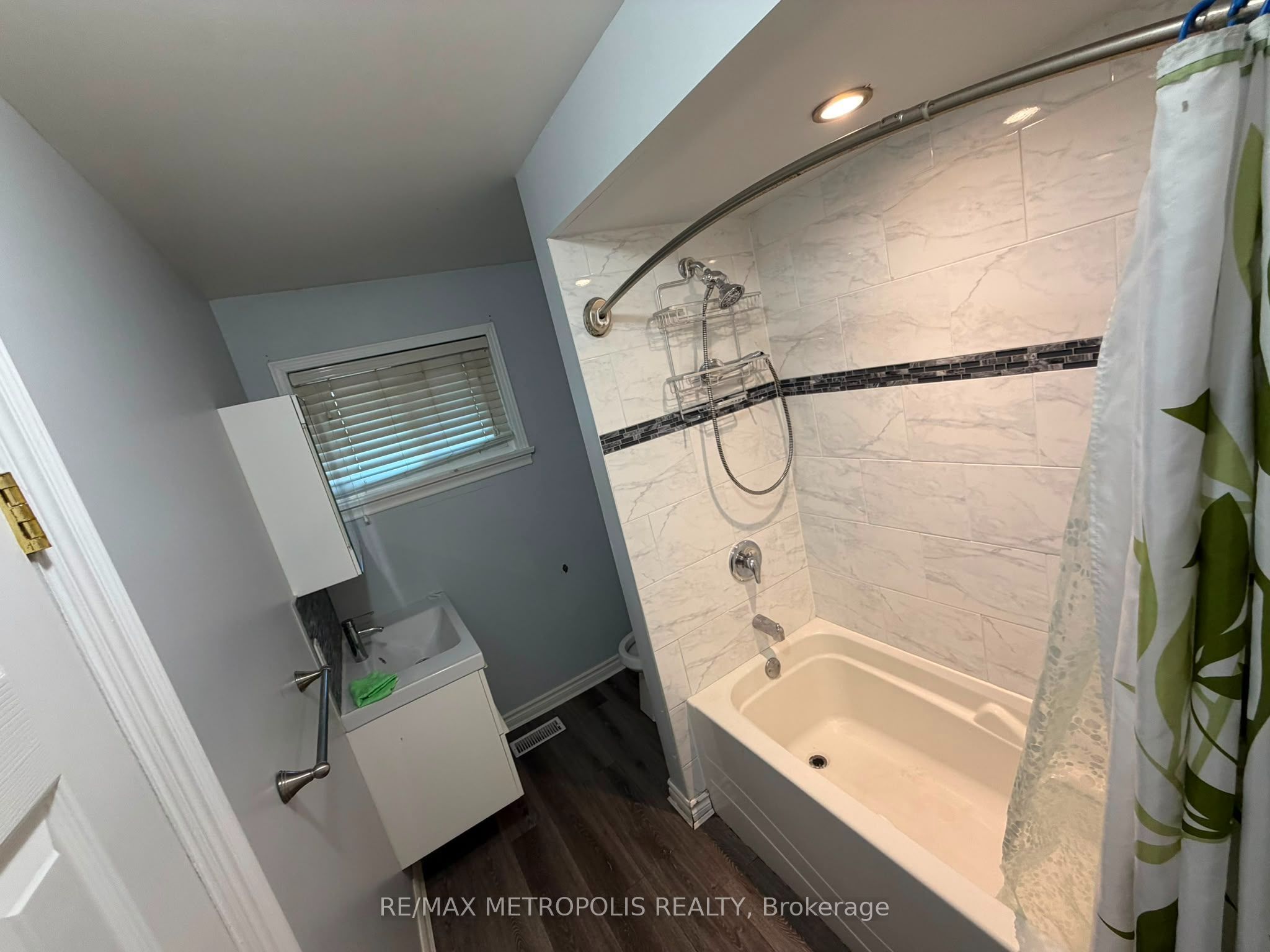 37 Carlyle Crescent Upper Property Photo 21