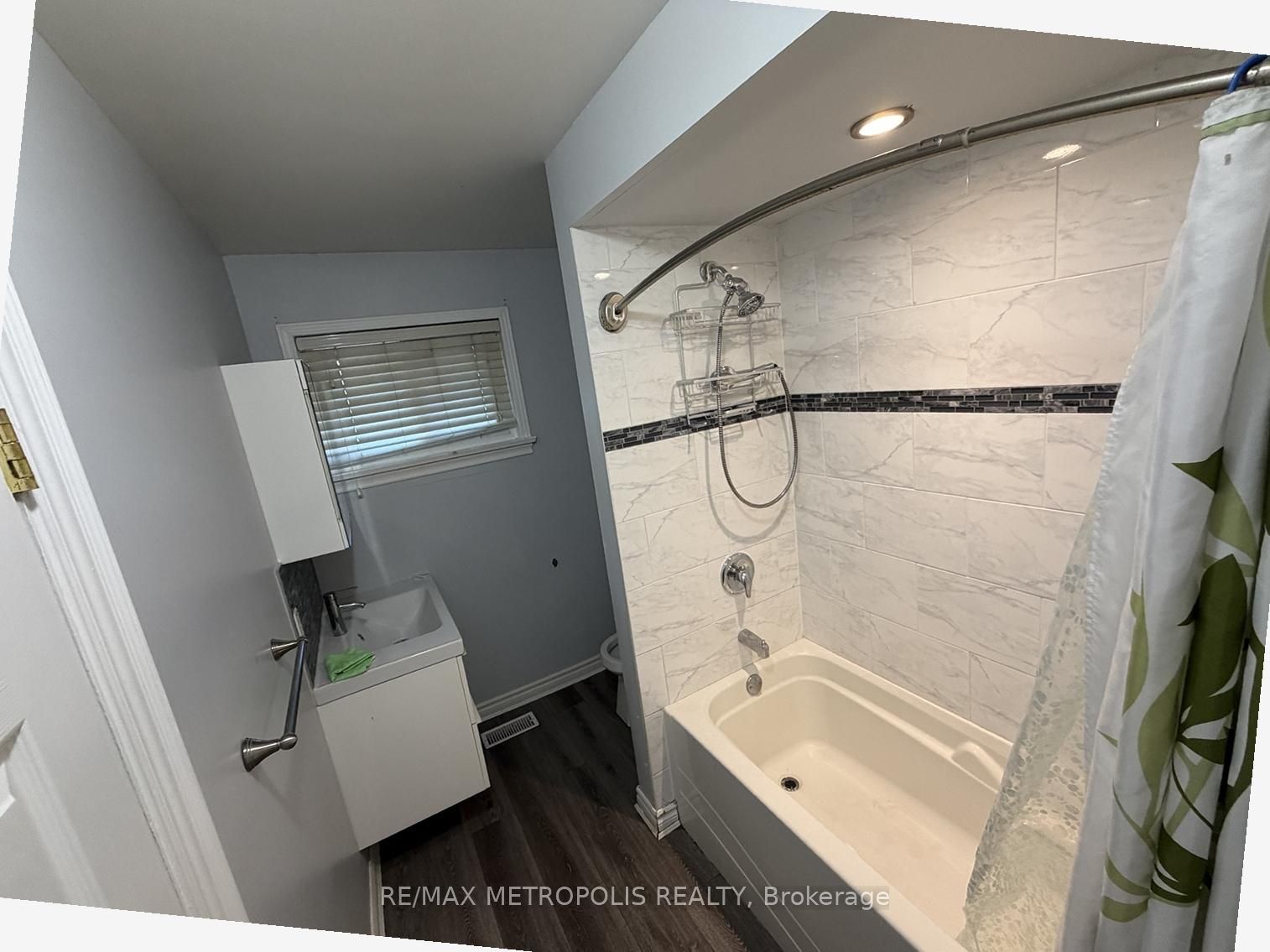 37 Carlyle Crescent Upper Property Photo 26