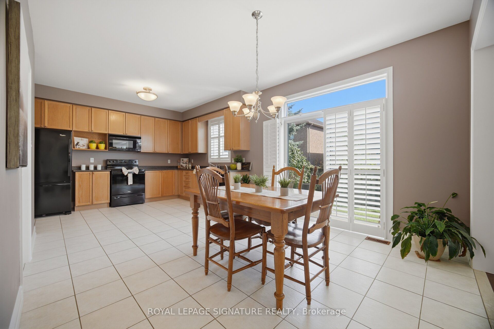 2215 Lapsley Crescent Property Photo 8