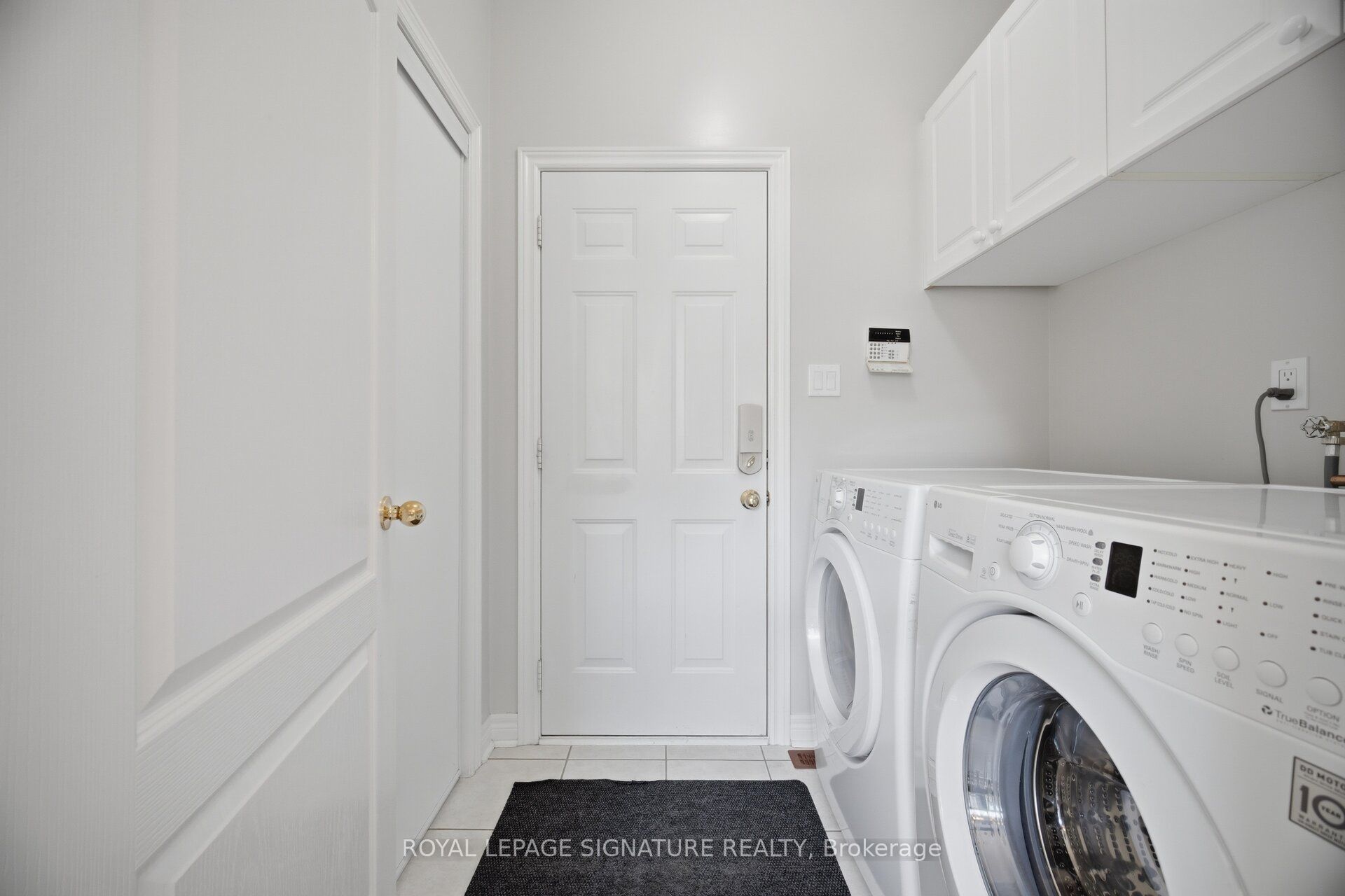 2215 Lapsley Crescent Property Photo 9