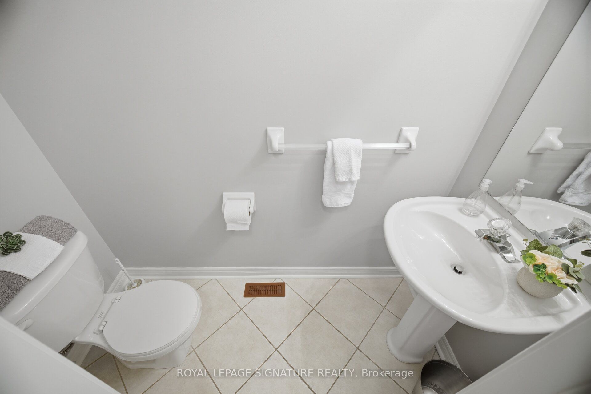 2215 Lapsley Crescent Property Photo 10
