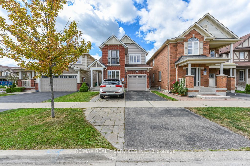 22 ROBERT PARKINSON Drive W Property Photo 1