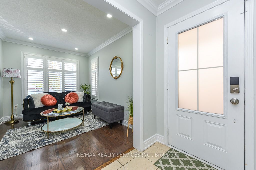 22 Robert Parkinson Drive W Property Photo 3
