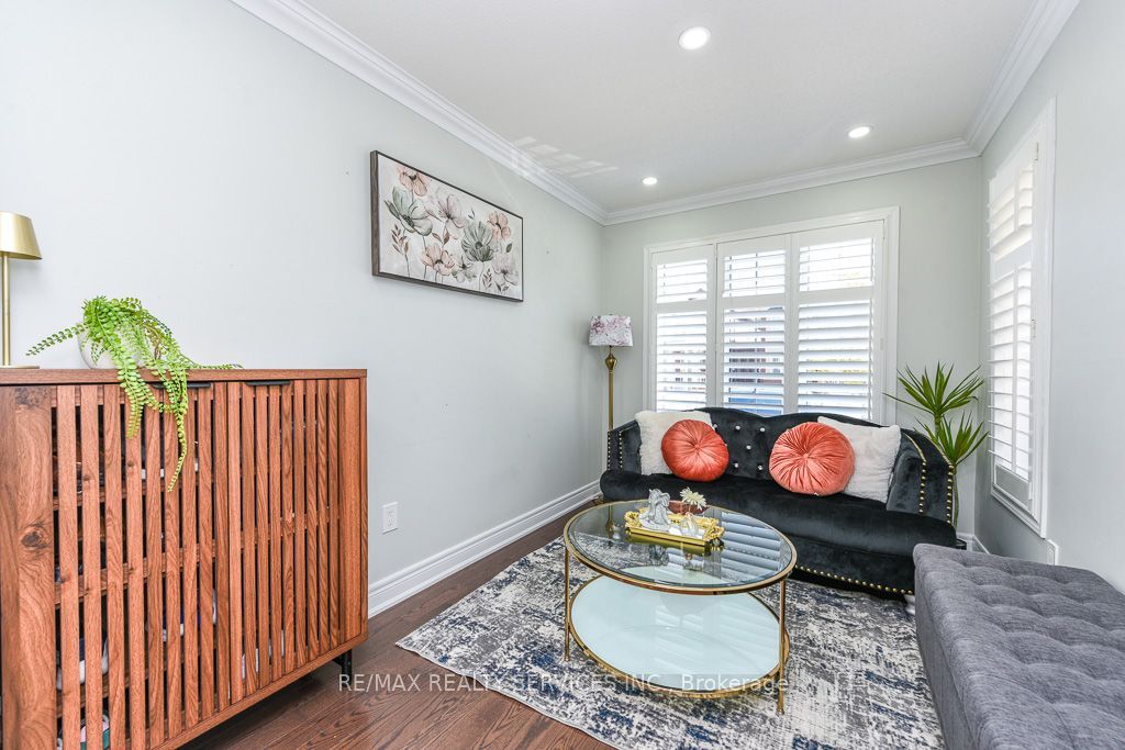 22 Robert Parkinson Drive W Property Photo 4