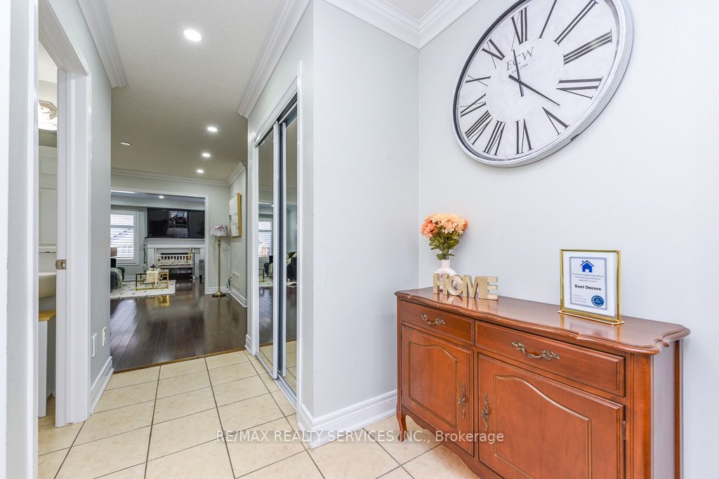 22 Robert Parkinson Drive W Property Photo 5