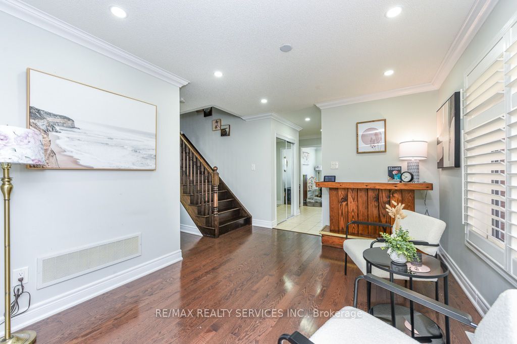 22 Robert Parkinson Drive W Property Photo 8