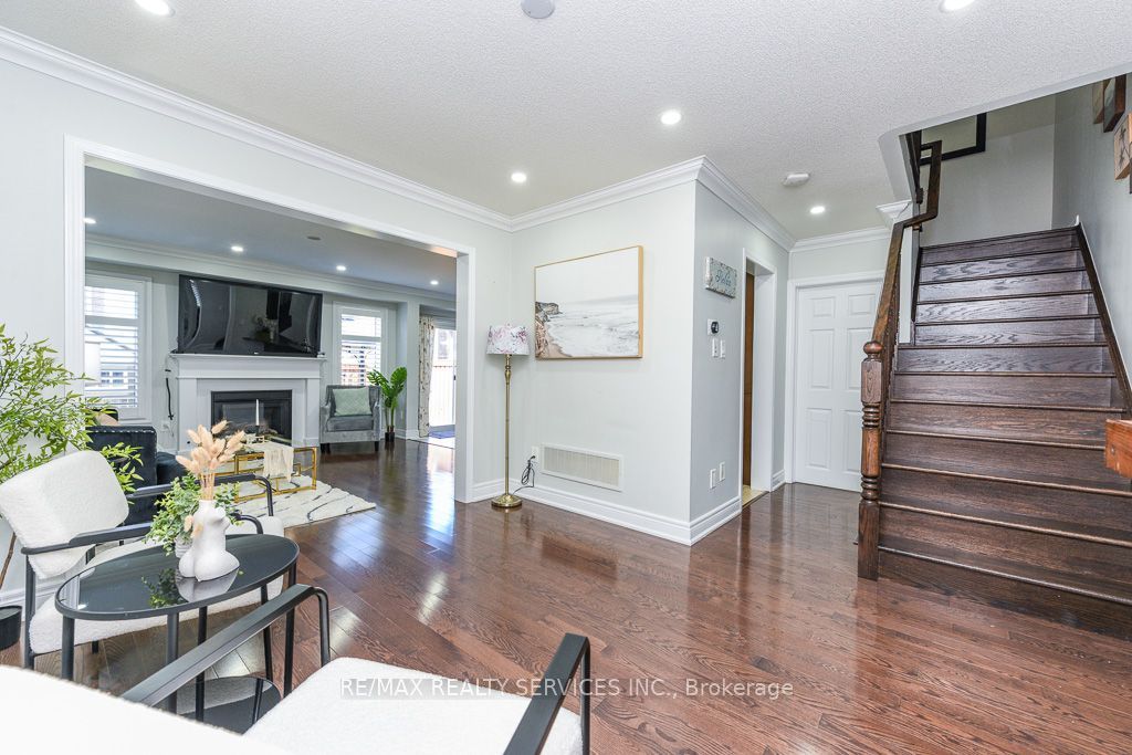 22 Robert Parkinson Drive W Property Photo 9