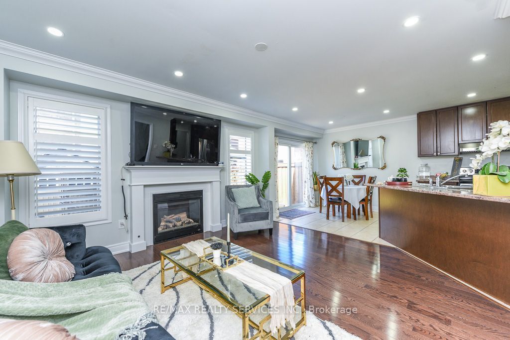 22 Robert Parkinson Drive W Property Photo 12