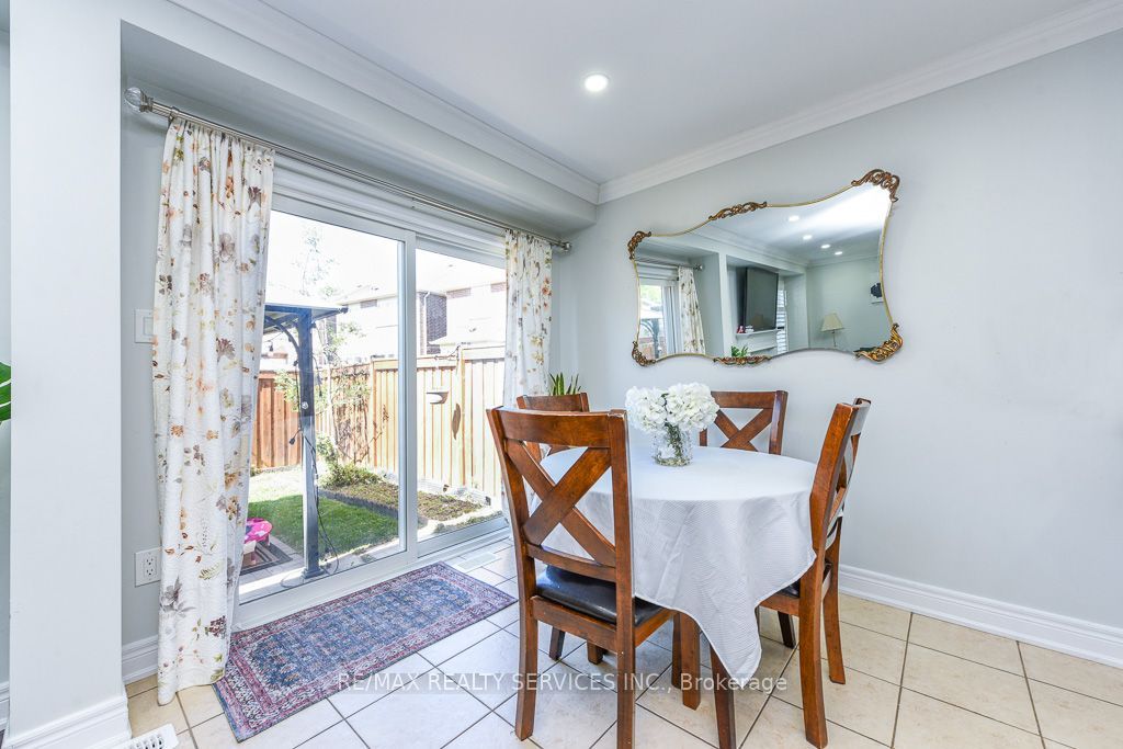22 Robert Parkinson Drive W Property Photo 14