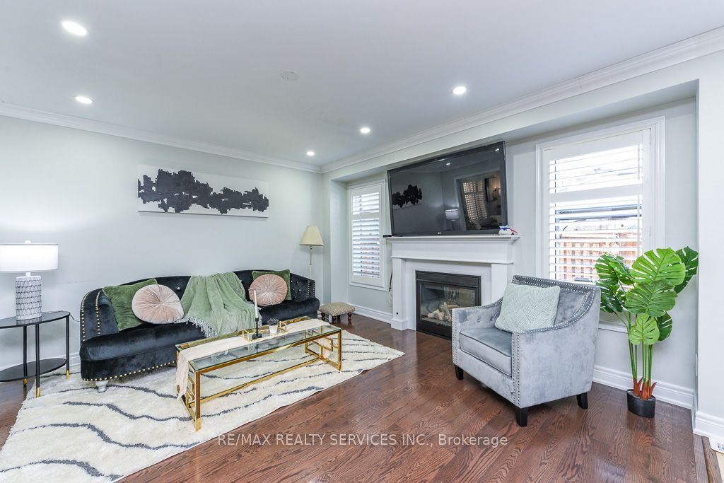22 Robert Parkinson Drive W Property Photo 15
