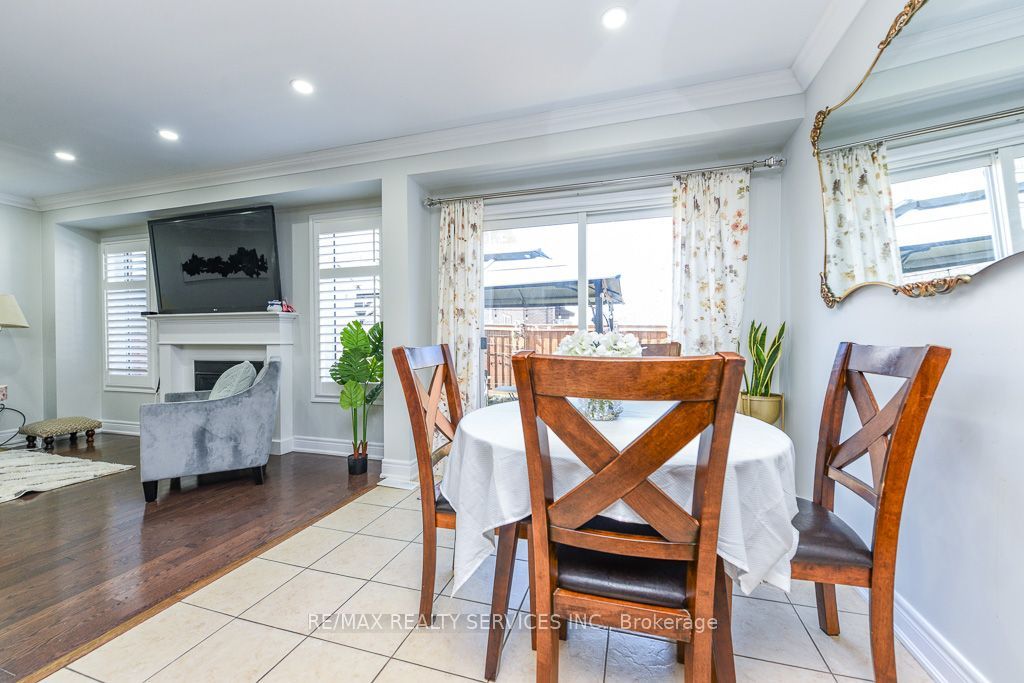 22 Robert Parkinson Drive W Property Photo 16