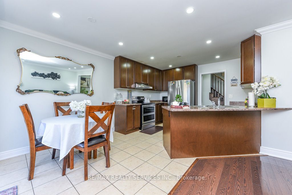 22 Robert Parkinson Drive W Property Photo 17