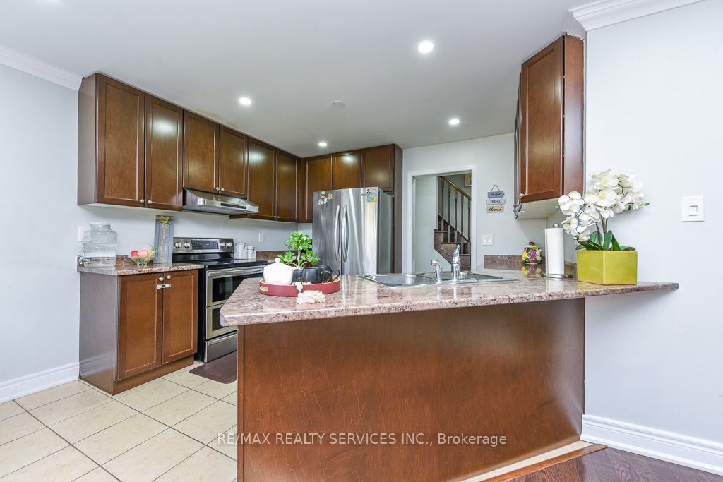 22 Robert Parkinson Drive W Property Photo 18