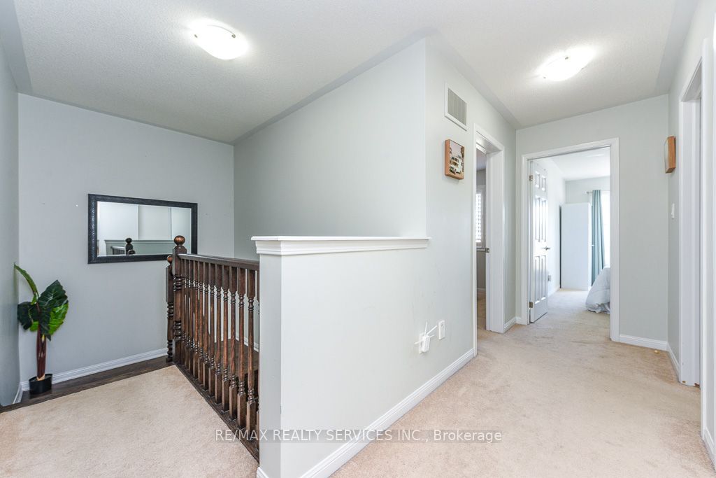 22 Robert Parkinson Drive W Property Photo 20