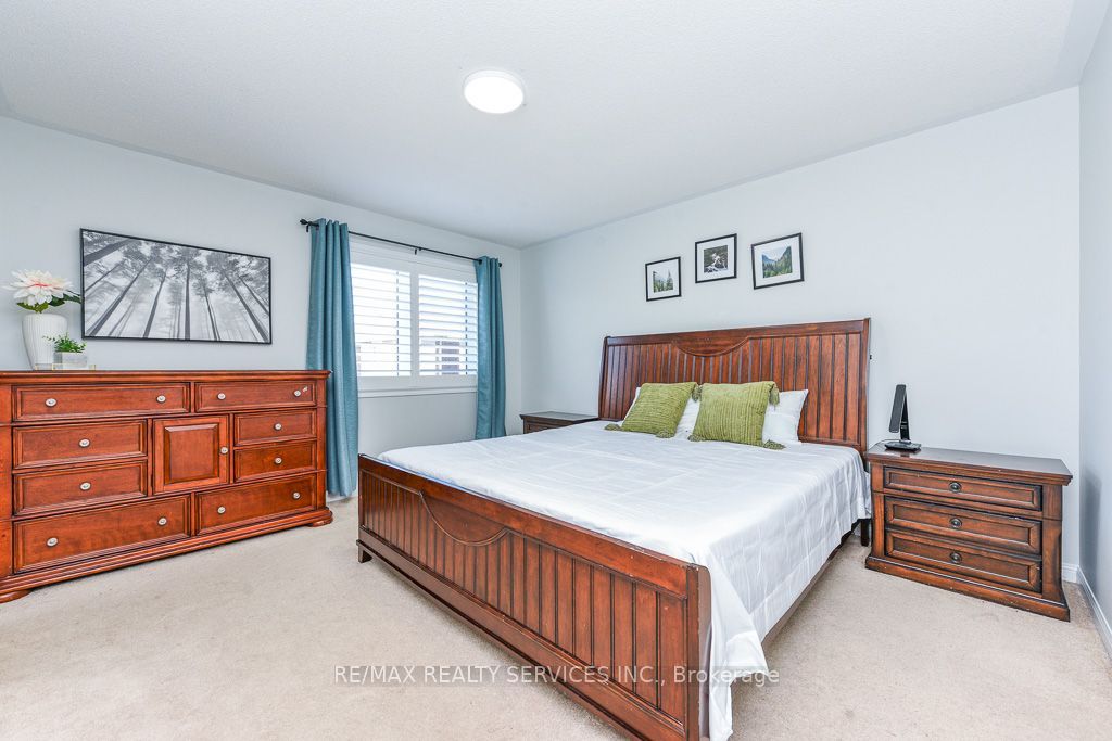 22 Robert Parkinson Drive W Property Photo 21