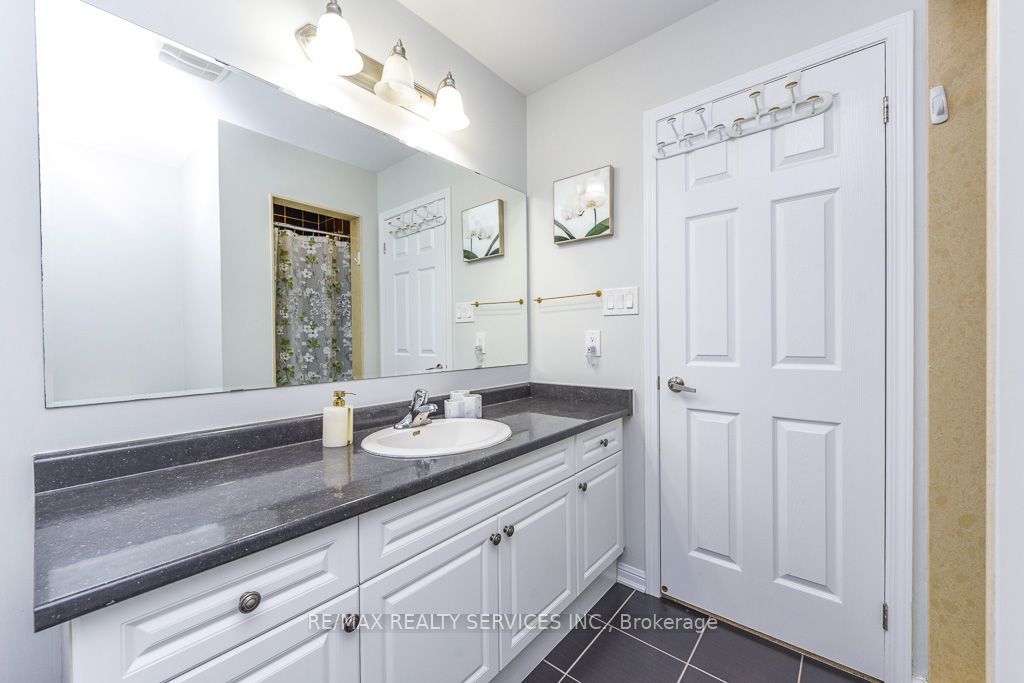 22 Robert Parkinson Drive W Property Photo 22