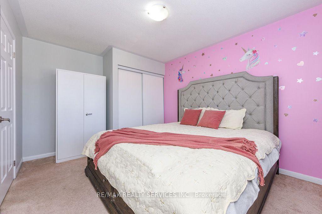 22 Robert Parkinson Drive W Property Photo 23