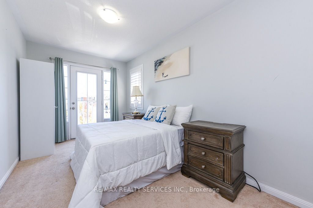 22 Robert Parkinson Drive W Property Photo 25