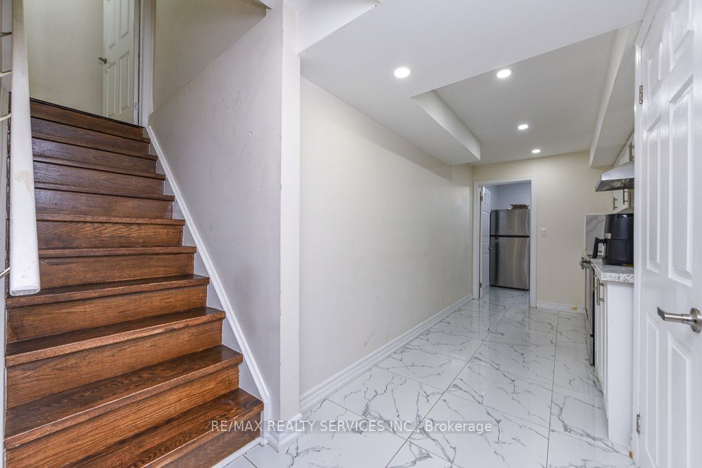 22 Robert Parkinson Drive W Property Photo 26