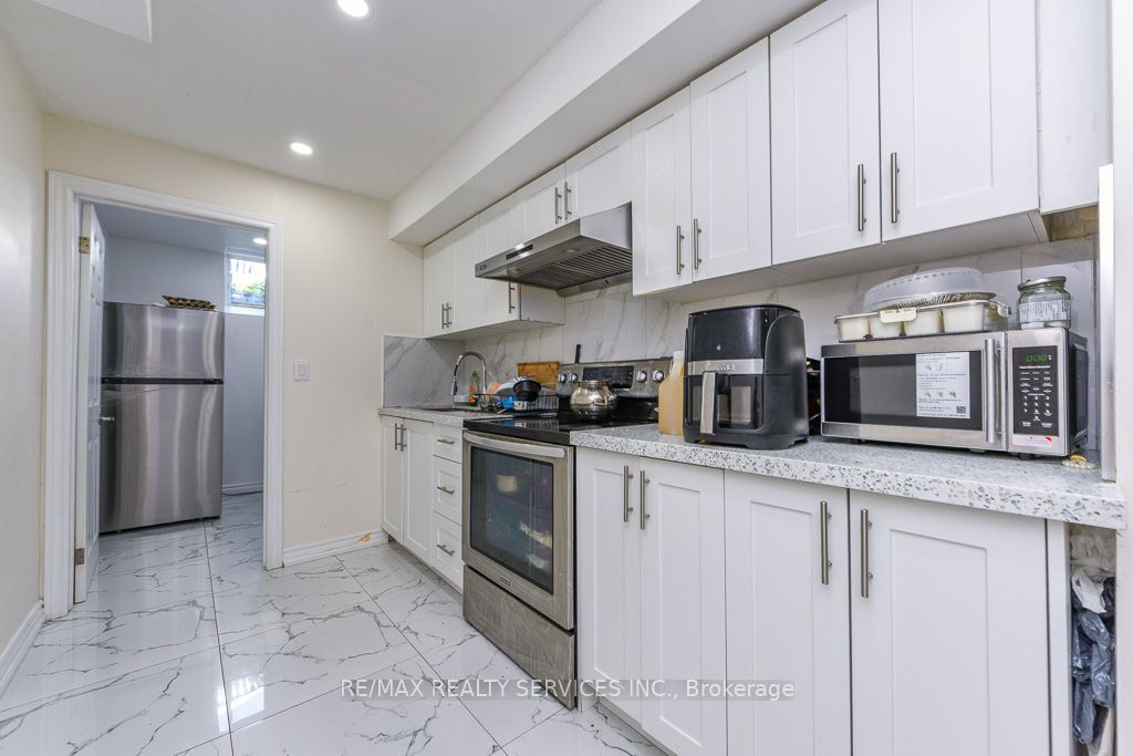 22 Robert Parkinson Drive W Property Photo 27