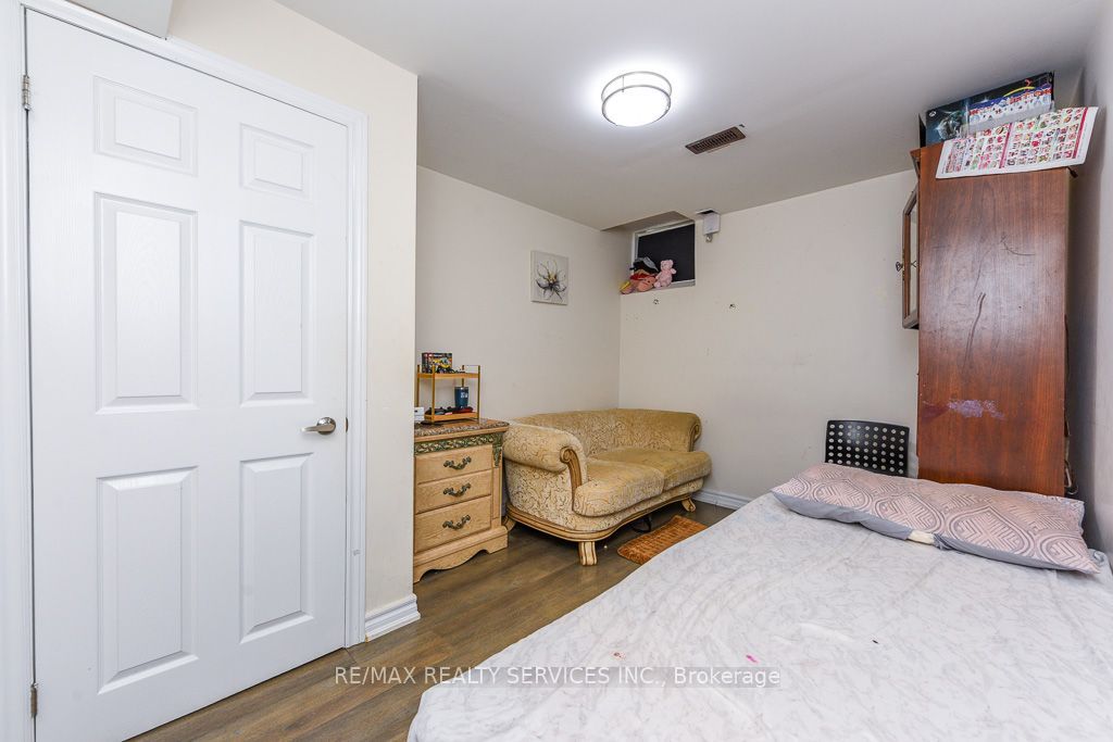 22 Robert Parkinson Drive W Property Photo 30