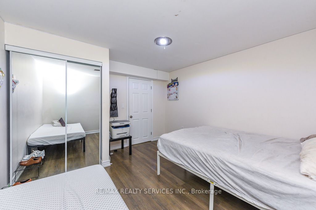 22 Robert Parkinson Drive W Property Photo 32