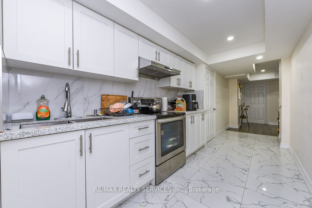 22 Robert Parkinson Drive W Property Photo 34