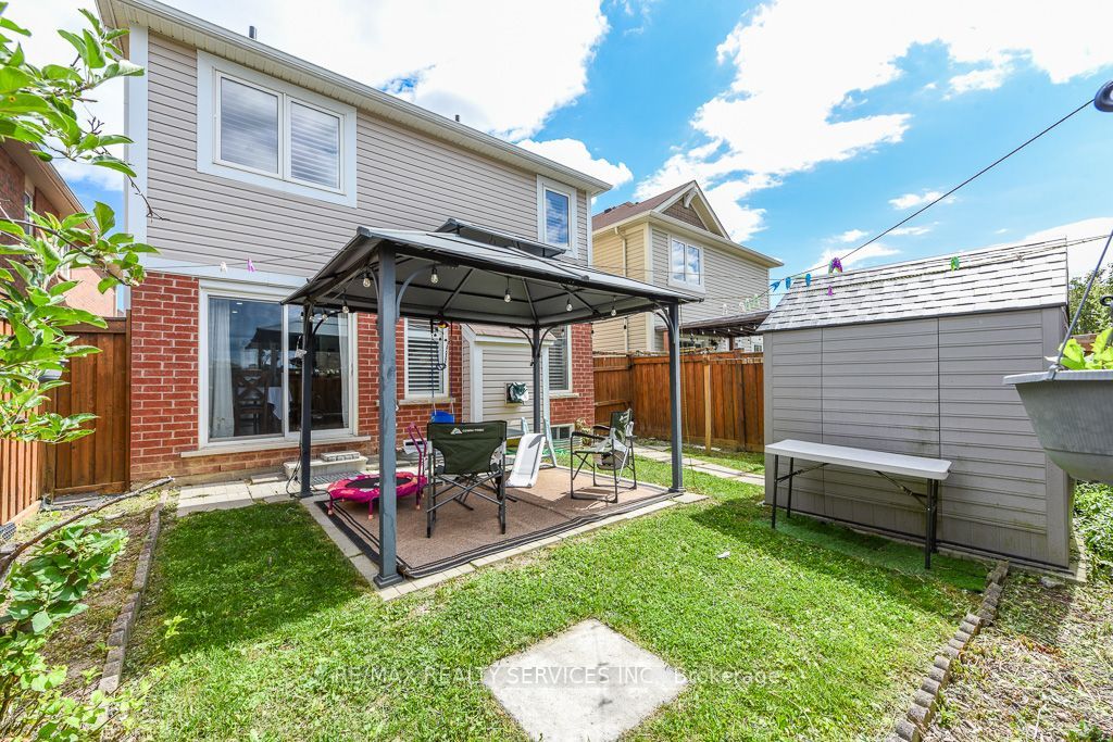 22 Robert Parkinson Drive W Property Photo 43