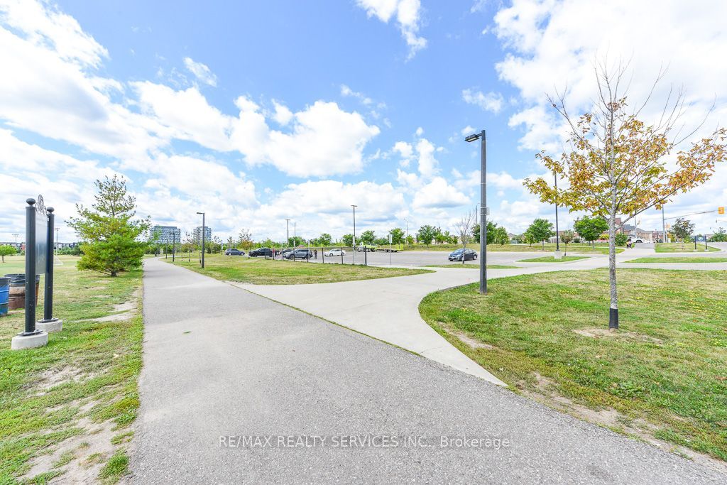 22 Robert Parkinson Drive W Property Photo 46