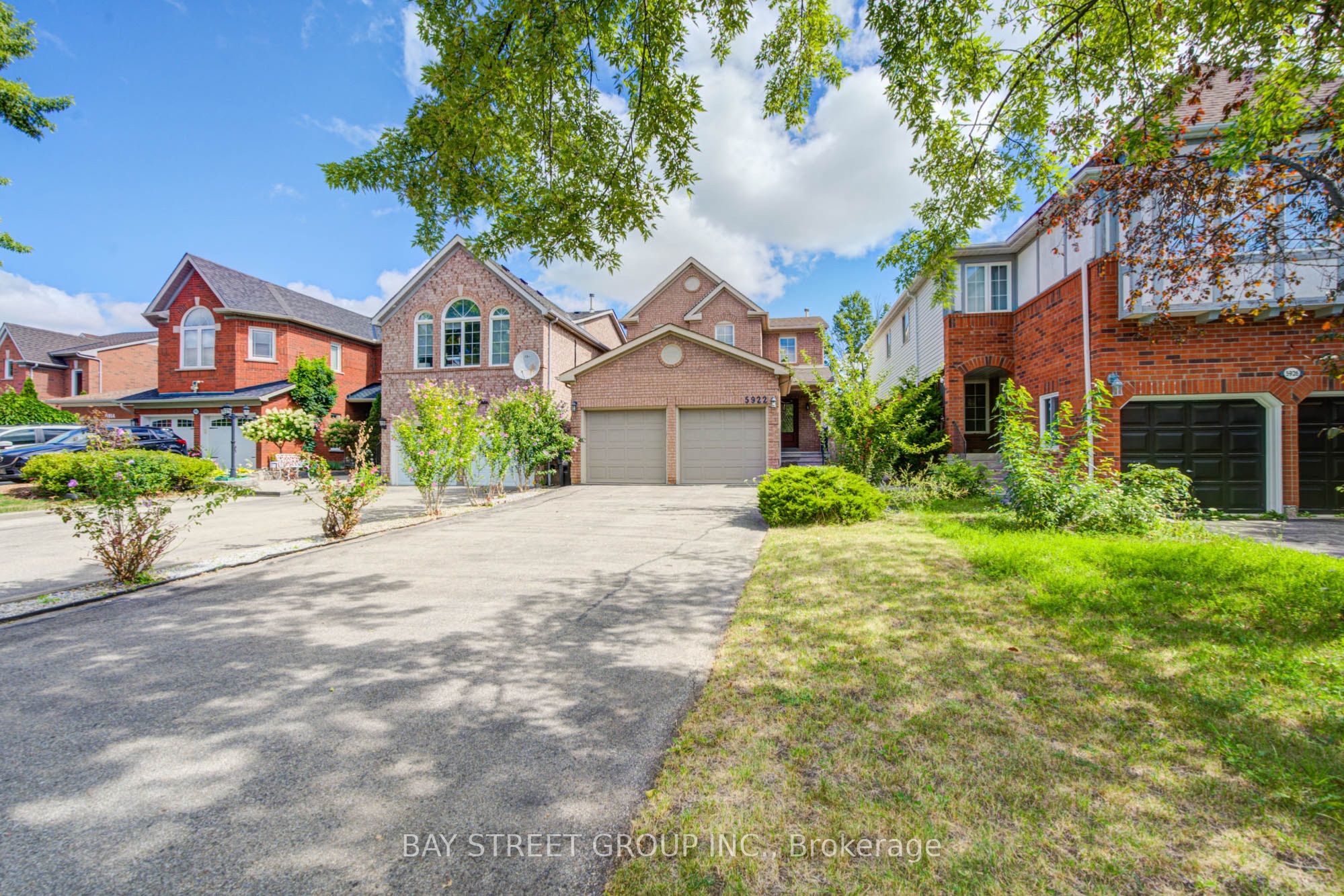 5922 Dalebrook Crescent Property Photo 1