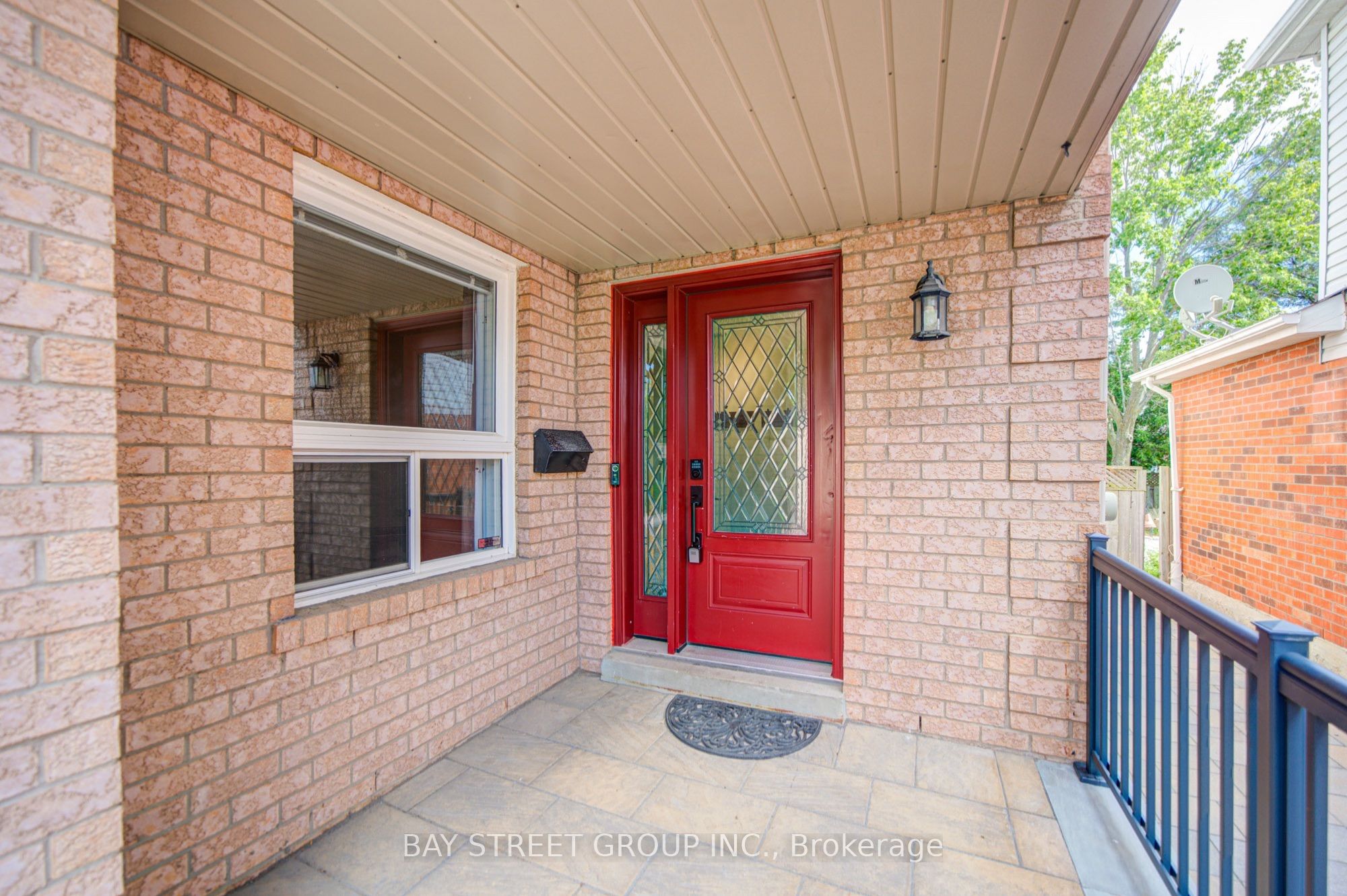 5922 Dalebrook Crescent Property Photo 3