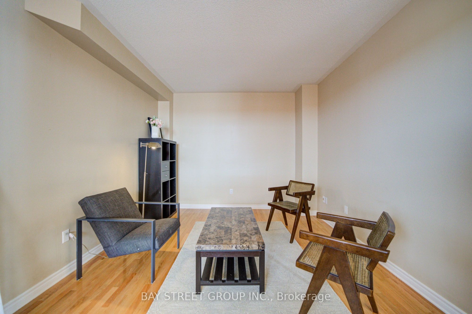 5922 Dalebrook Crescent Property Photo 6