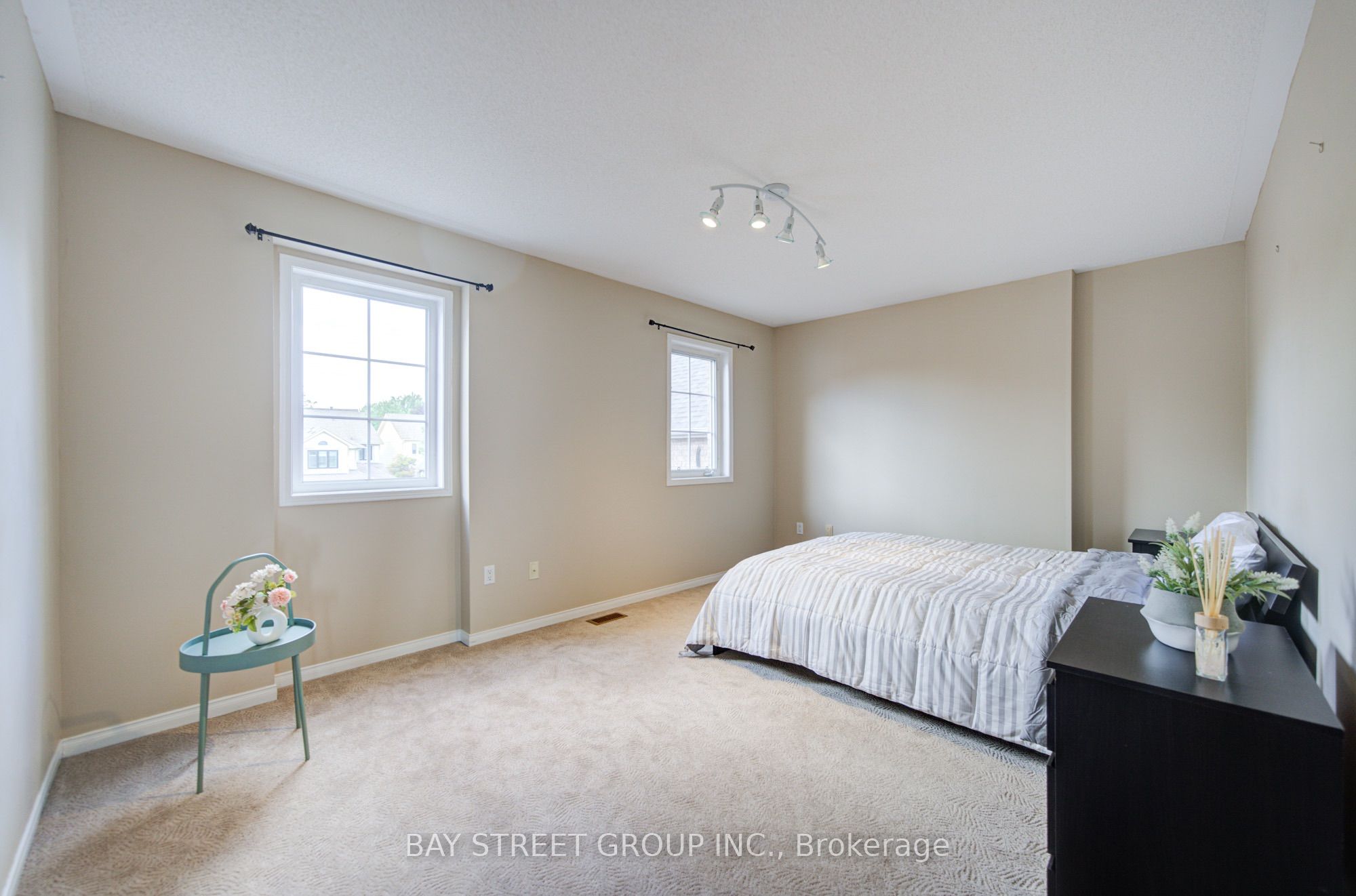5922 Dalebrook Crescent Property Photo 20