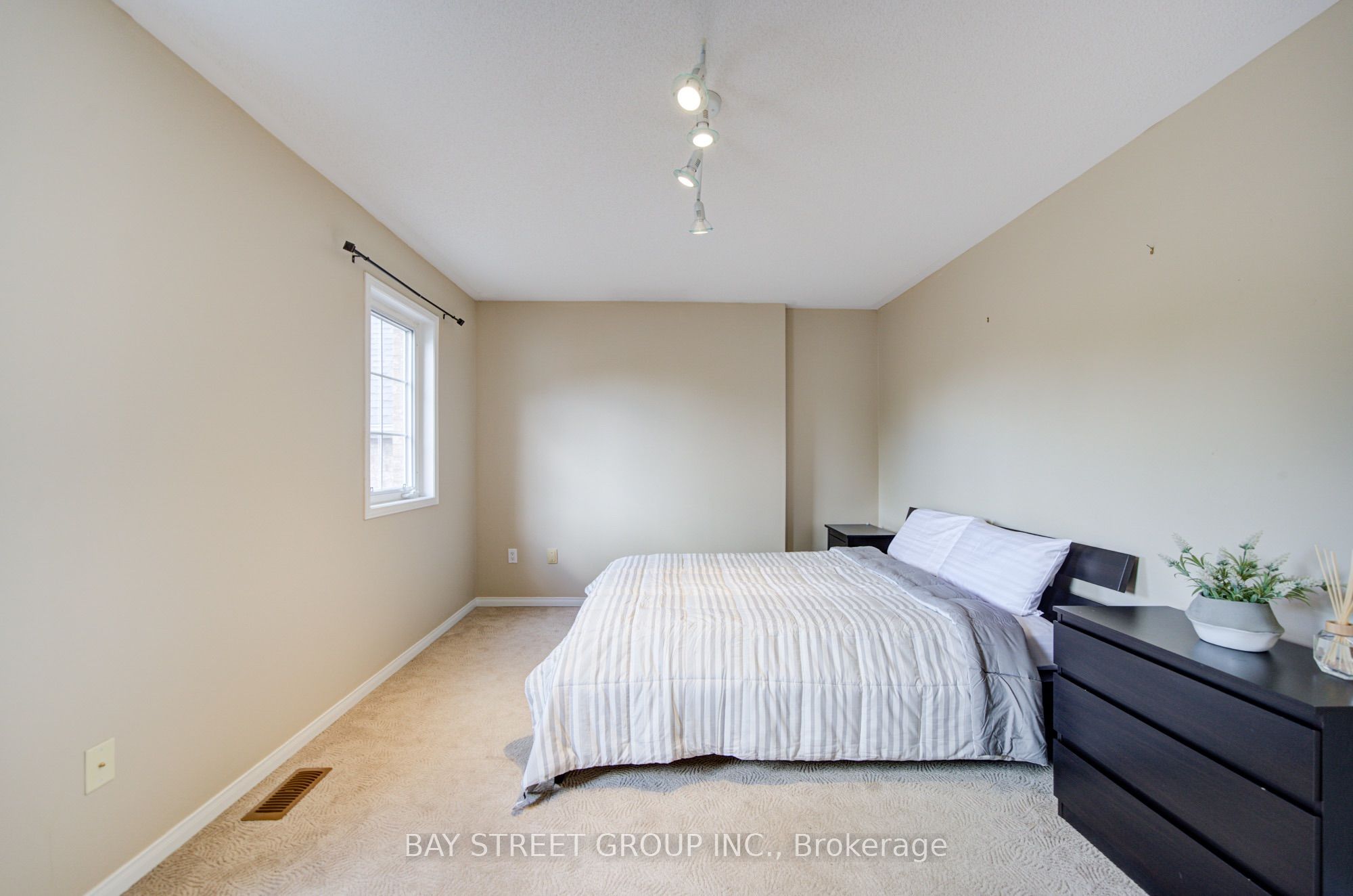 5922 Dalebrook Crescent Property Photo 21