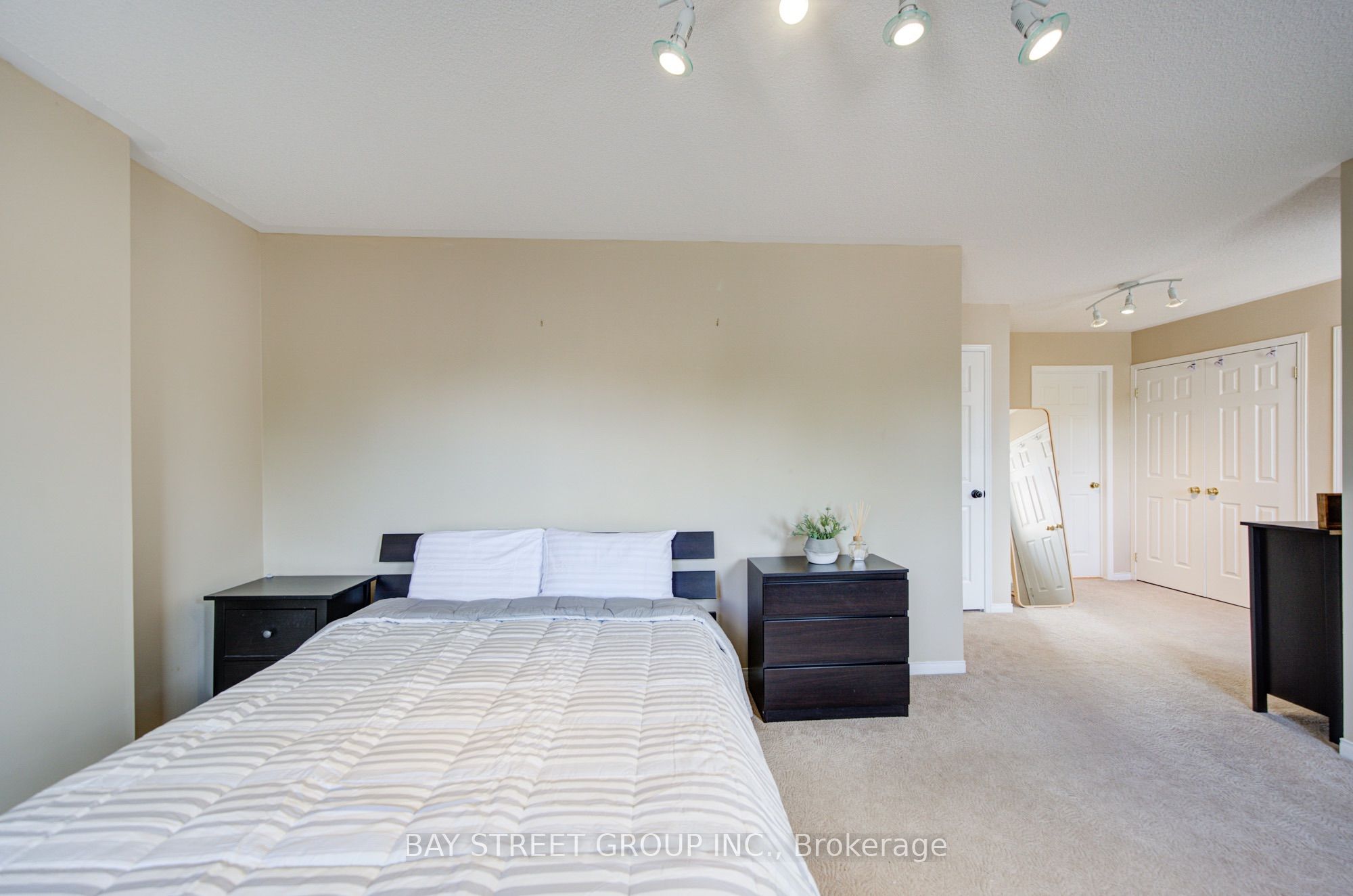 5922 Dalebrook Crescent Property Photo 22