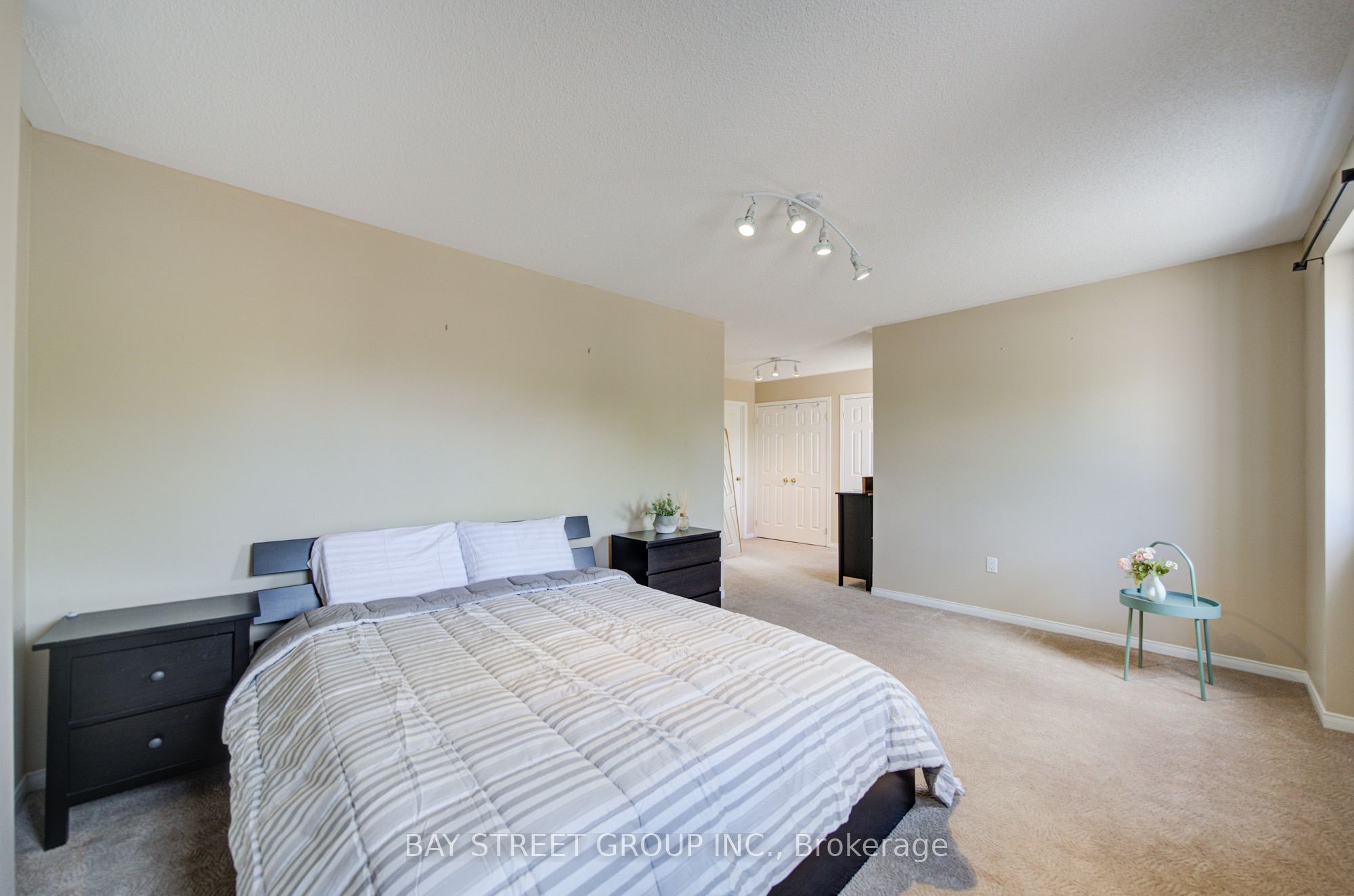 5922 Dalebrook Crescent Property Photo 23