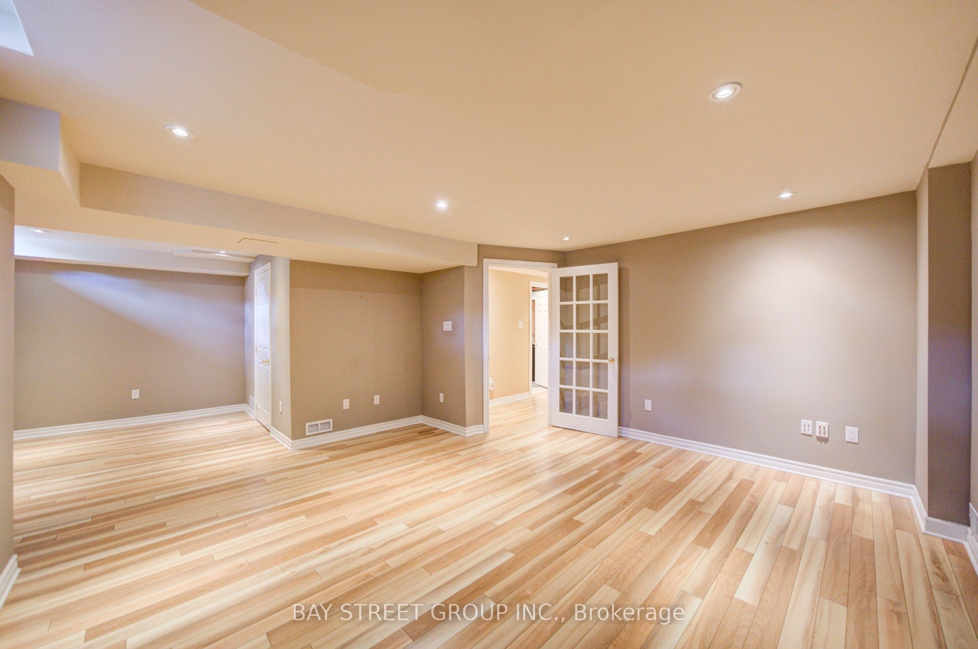 5922 Dalebrook Crescent Property Photo 33